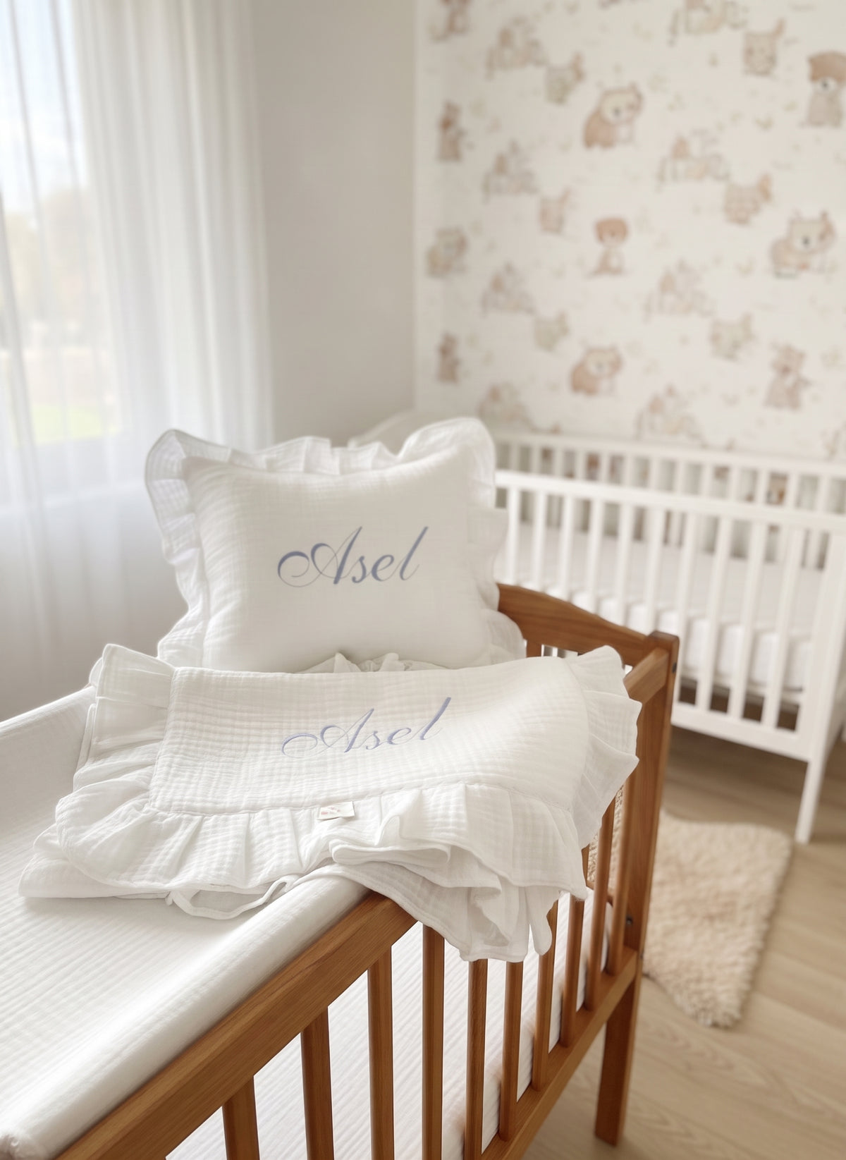Nakışlı Dört Kat Müslin 2'li Set (Yastık Kılıfı - Battaniye) Bebek Hediyelik