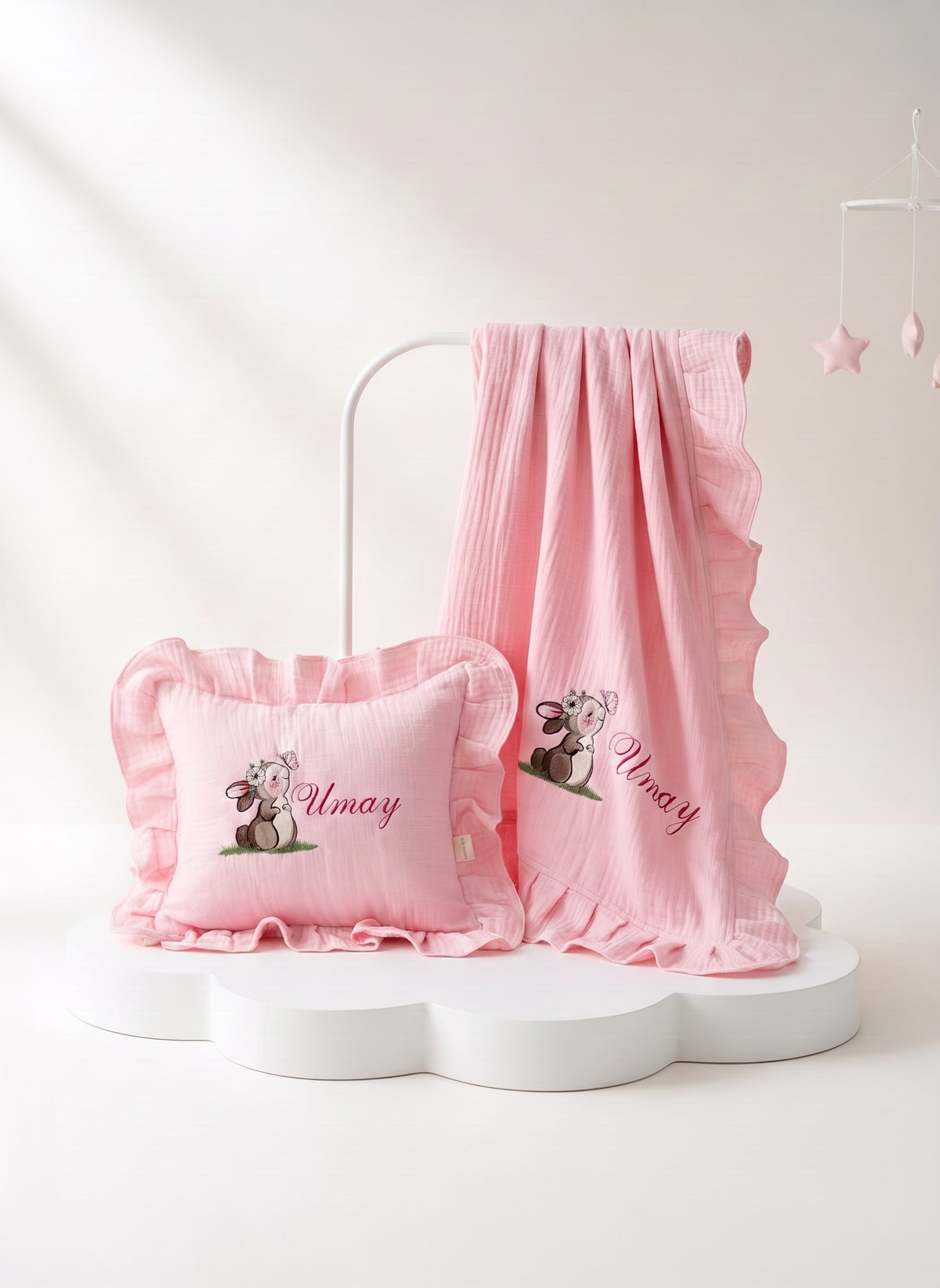 Nakışlı Dört Kat Müslin 2'li Set (Yastık Kılıfı - Battaniye) Bebek Hediyelik