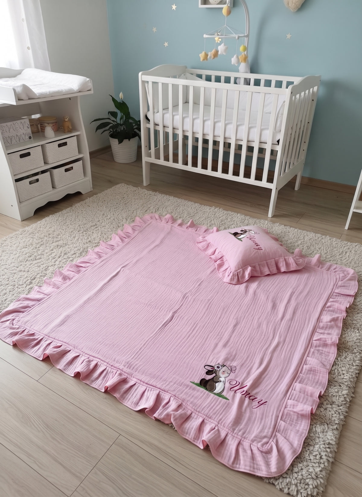 Nakışlı Dört Kat Müslin 2'li Set (Yastık Kılıfı - Battaniye) Bebek Hediyelik