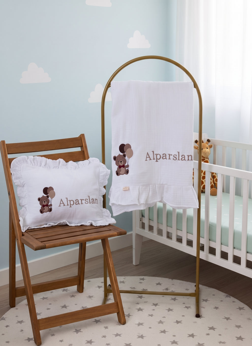 Nakışlı Dört Kat Müslin 2'li Set (Yastık Kılıfı - Battaniye) Bebek Hediyelik